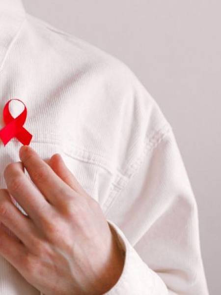 Wszystko, co musisz wiedzieć o HIV/AIDS: Co to jest, jak zapobiegać i więcej